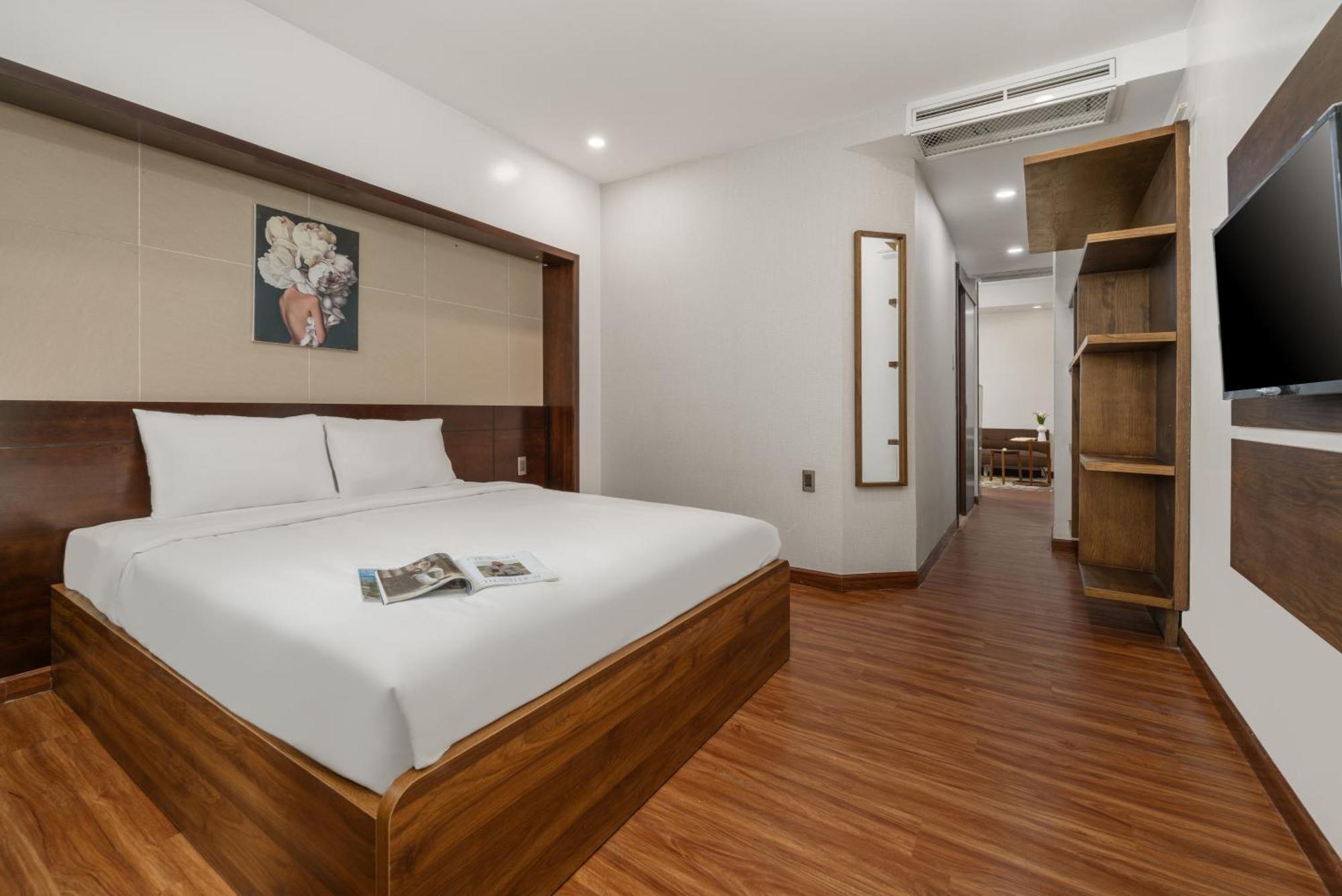 Tokyo Boutique Front Khách sạn Đà Nẵng