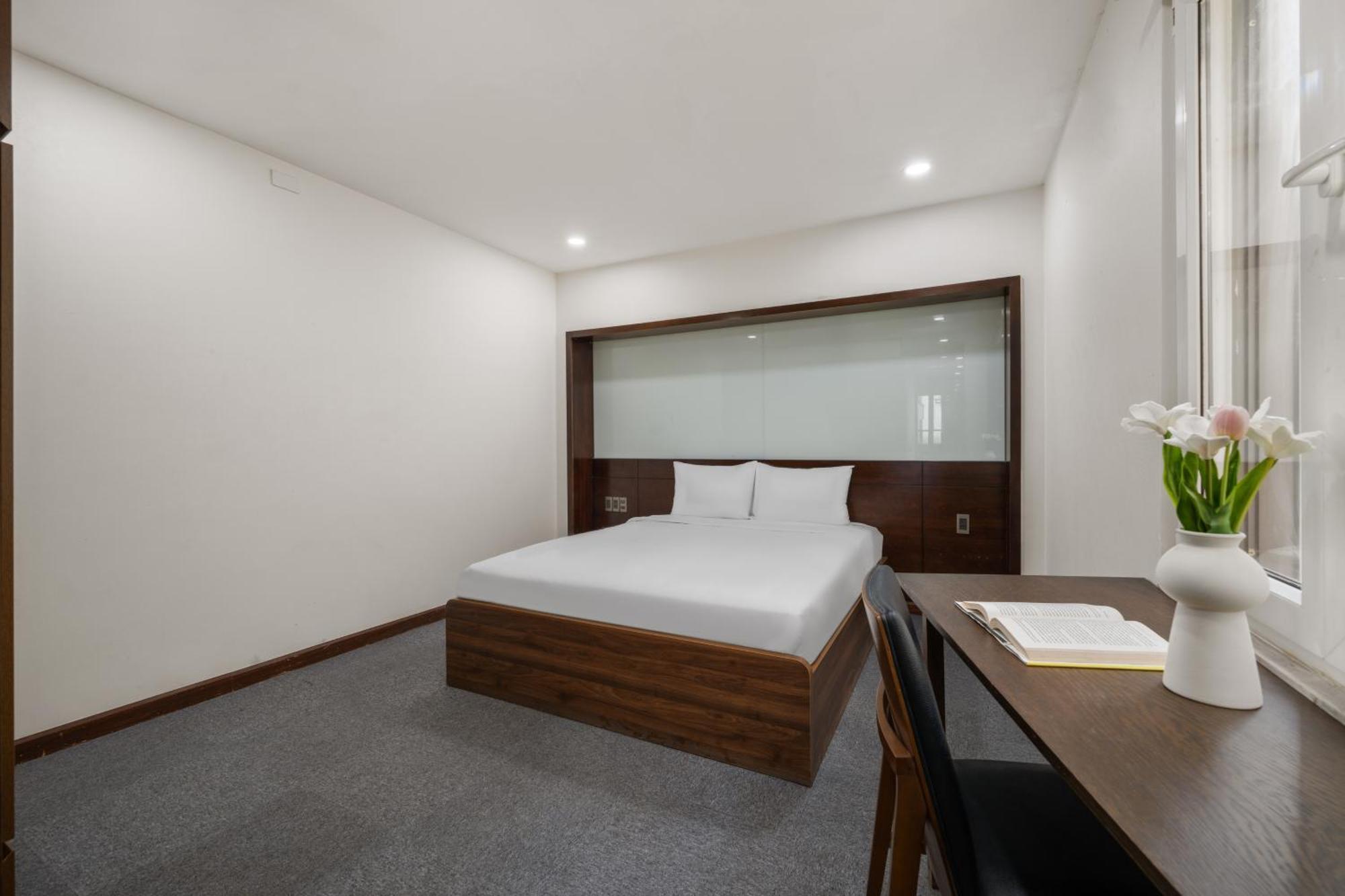 Tokyo Boutique Front Khách sạn Đà Nẵng